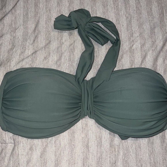 Green bikini 👙 - Picture 2 of 7